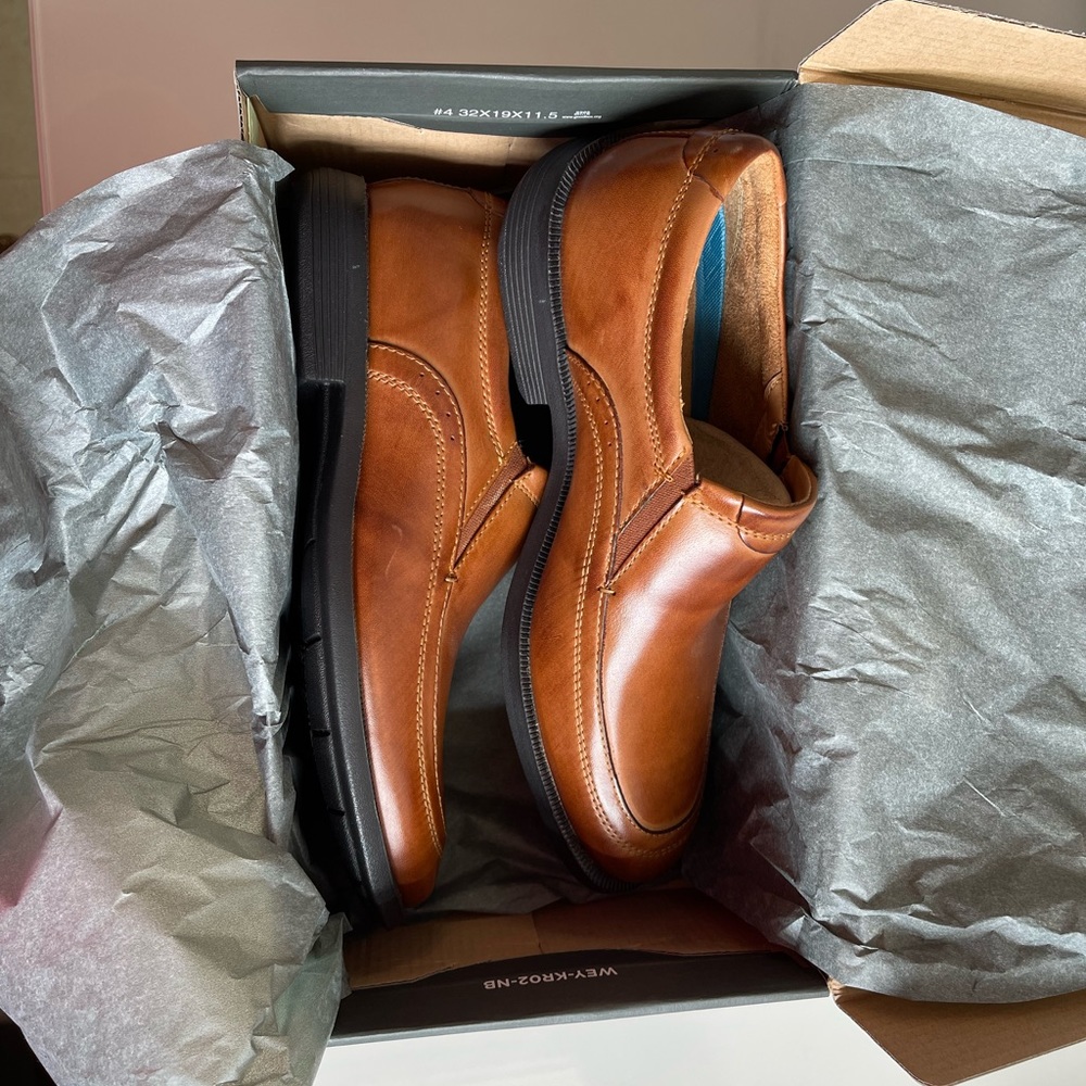 Men genuine leather brown cognac color shoes Size 7